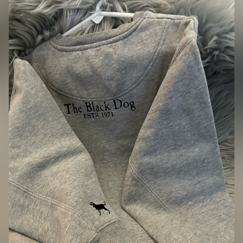The Black Dog genuine, classic apparel size, medium boys, sweatshirt - Picture 7 of 8